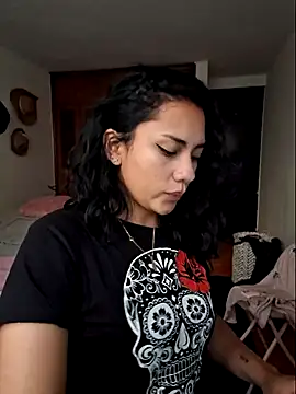 Thaliacooper  online show from March 9, 2025, 10:52 pm