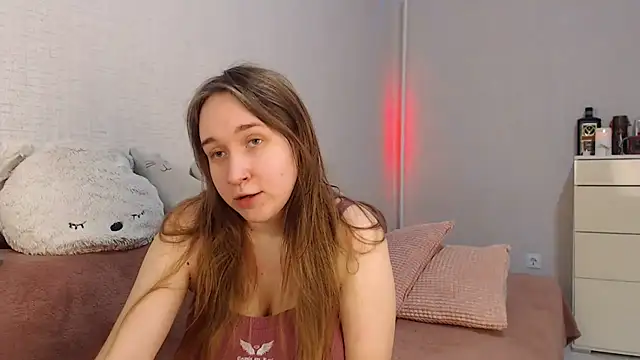 lovely hayley online show from February 6, 2025, 9:28 pm