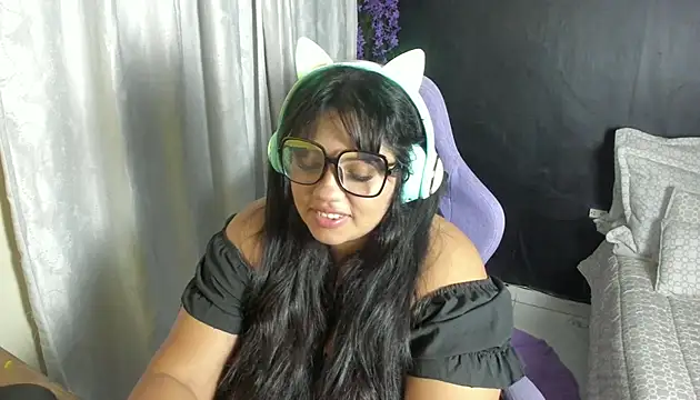 Snapshot of AvrilRizoX chatting on May 30, 2026, 6:21 am AvrilRizoX online show from May 30, 2026, 6:21 am