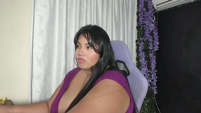 Snapshot of AvrilRizoX chatting on June 14, 2026, 12:30 am AvrilRizoX online show from June 14, 2026, 12:30 am