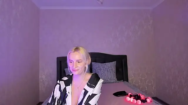 Amanda054 online show from February 24, 2025, 8:25 pm