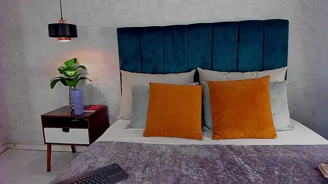 Luna18Pink online show from March 28, 2026, 12:49 pm