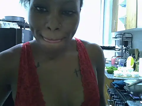 Snapshot of Queen_loveer chatting on April 2, 2026, 7:55 pm Queen loveer online show from April 2, 2026, 7:55 pm