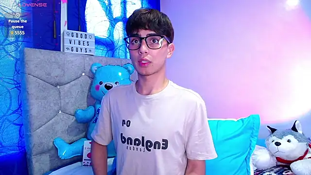 OwenBluee online show from December 4, 2024, 8:51 pm