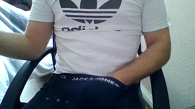 Snapshot of wixxer872302 chatting on January 12, 2025, 1:37 pm wixxer872302 online show from January 12, 2025, 1:37 pm