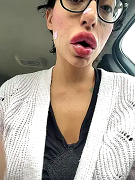 myloveforyouu online show from November 1, 2025, 3:25 pm