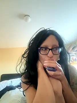 myloveforyouu online show from November 6, 2025, 1:34 pm