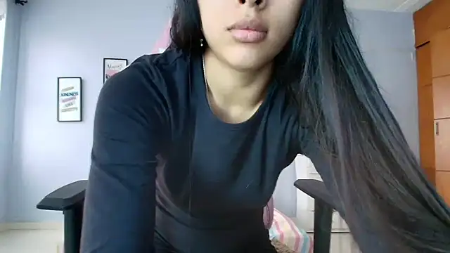 SweetLatiin  online show from February 4, 2025, 7:11 pm