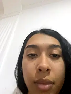 SweetLatiin  online show from November 15, 2025, 9:43 pm