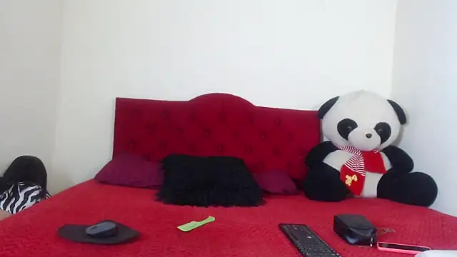 Snapshot of Luluu_08 chatting on February 6, 2025, 2:04 pm Luluu 08 online show from February 6, 2025, 2:04 pm