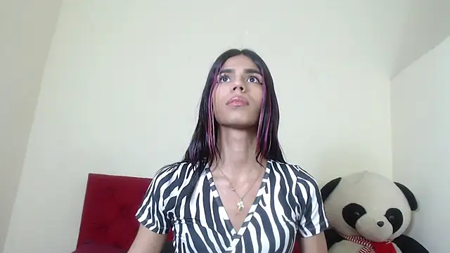 Snapshot of Luluu_08 chatting on February 6, 2025, 5:51 pm Luluu 08 online show from February 6, 2025, 5:51 pm