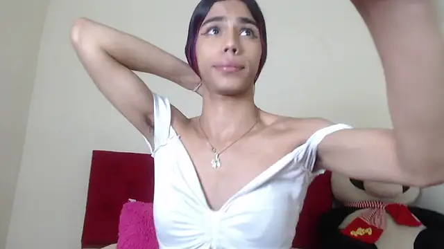 Snapshot of Luluu_08 chatting on February 11, 2025, 11:12 pm Luluu 08 online show from February 11, 2025, 11:12 pm