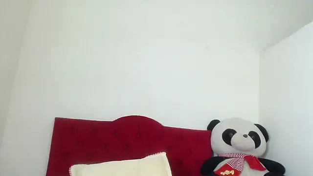 Snapshot of Luluu_08 chatting on February 12, 2025, 4:44 pm Luluu 08 online show from February 12, 2025, 4:44 pm