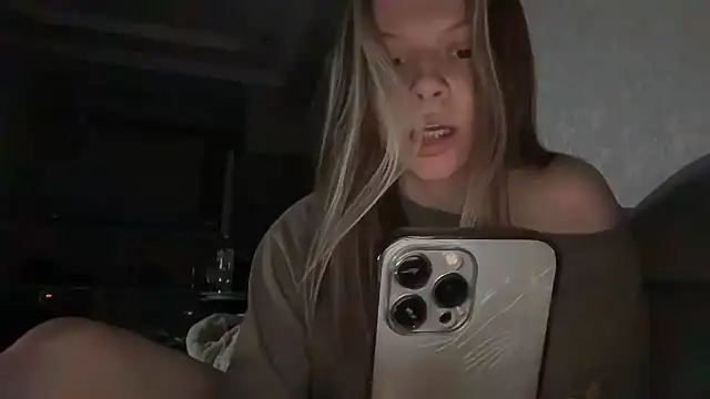 Snapshot of wrenlie chatting on July 10, 2026, 8:55 pm wrenlie online show from July 10, 2026, 8:55 pm