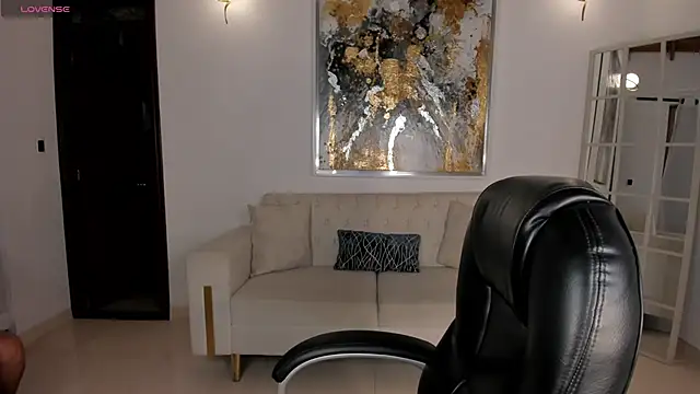 KatieStonne online show from November 4, 2025, 1:05 am