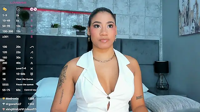 Snapshot of Salome_Diaz_ chatting on February 11, 2025, 11:01 pm Salome Diaz  online show from February 11, 2025, 11:01 pm