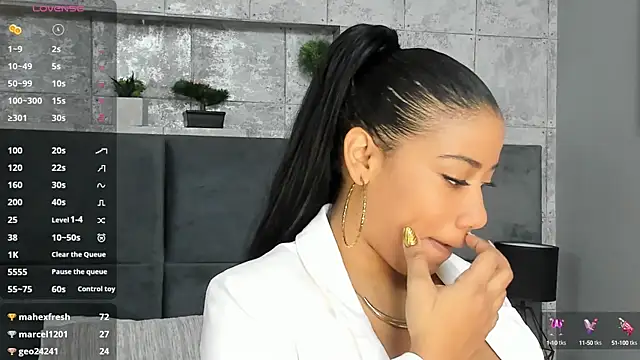 Snapshot of Salome_Diaz_ chatting on February 27, 2025, 1:28 pm Salome Diaz  online show from February 27, 2025, 1:28 pm