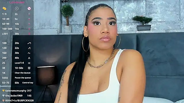 Snapshot of Salome_Diaz_ chatting on March 4, 2025, 7:32 pm Salome Diaz  online show from March 4, 2025, 7:32 pm