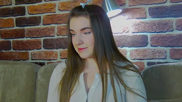 Sofia Hugs online show from February 9, 2026, 6:01 pm