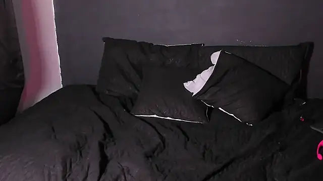 Dylanwhite23  online show from October 14, 2025, 11:05 pm