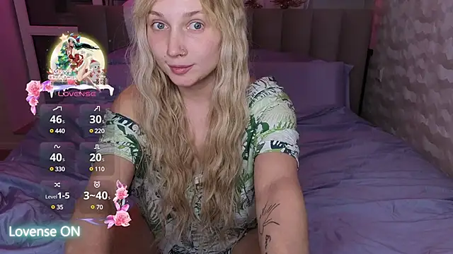 GoodGirl0024 online show from February 19, 2025, 8:20 pm