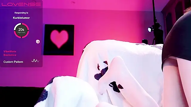 JoooJo  online show from February 11, 2025, 8:42 pm