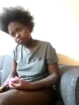 Sweetcecie01 online show from November 21, 2025, 9:46 pm