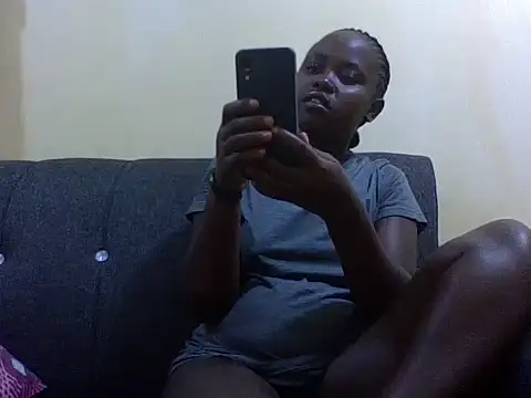 Sweetcecie01 online show from January 7, 2026, 8:33 pm