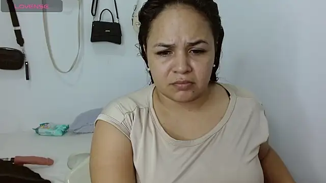 Snapshot of alinsonhot29 chatting on May 1, 2026, 12:04 am alinsonhot29 online show from May 1, 2026, 12:04 am