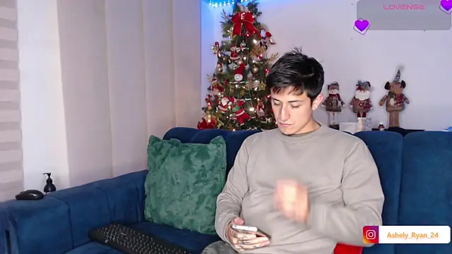 ashely ryan24 online show from December 1, 2025, 11:32 pm