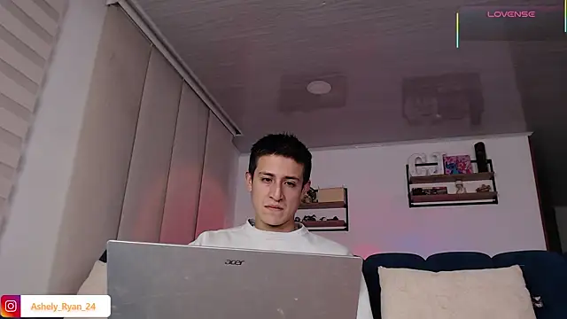 Snapshot of ashely_ryan24 chatting on July 25, 2026, 1:36 am ashely ryan24 online show from July 25, 2026, 1:36 am