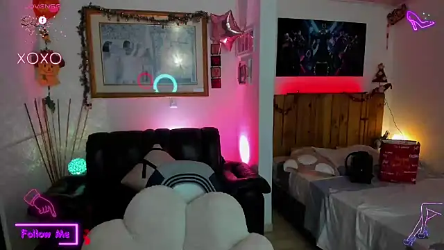 LauGrayJ online show from March 9, 2025, 6:28 am