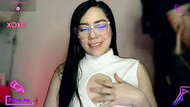 LauGrayJ online show from November 5, 2025, 2:22 am