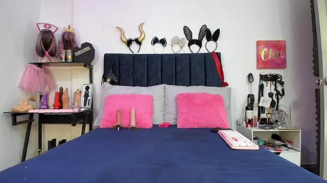 emmily giraldo online show from July 17, 2026, 12:56 pm