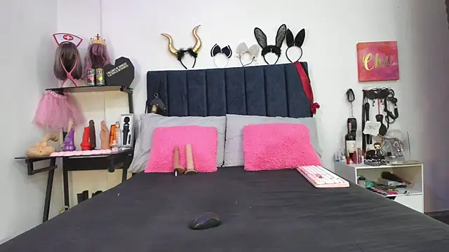 emmily giraldo online show from July 22, 2026, 12:52 pm