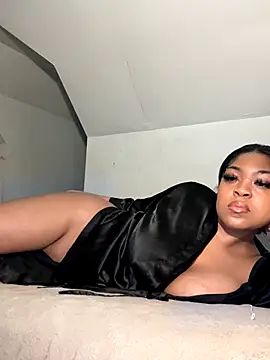 AUNYXXX online show from October 14, 2025, 12:00 am