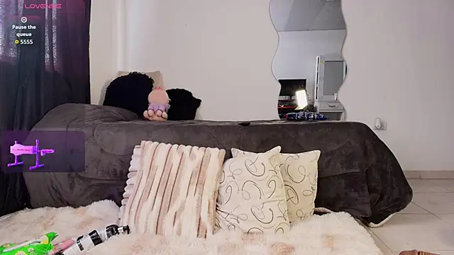 Madeline Dreams online show from October 18, 2025, 1:12 pm