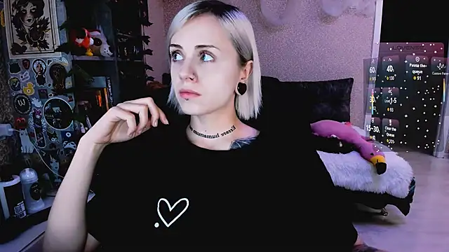 NaniMoore online show from November 6, 2025, 8:32 pm