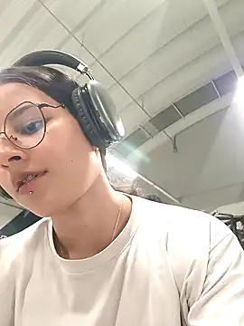 Snapshot of _vaness chatting on December 21, 2024, 6:19 am vaness online show from December 21, 2024, 6:19 am