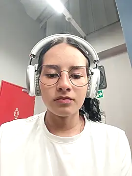 Snapshot of _vaness chatting on March 4, 2025, 5:32 am vaness online show from March 4, 2025, 5:32 am