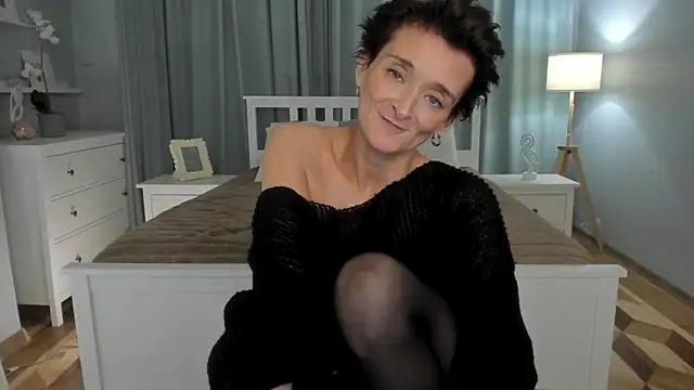 SimonaDeBeauvoir online show from December 19, 2024, 7:29 pm