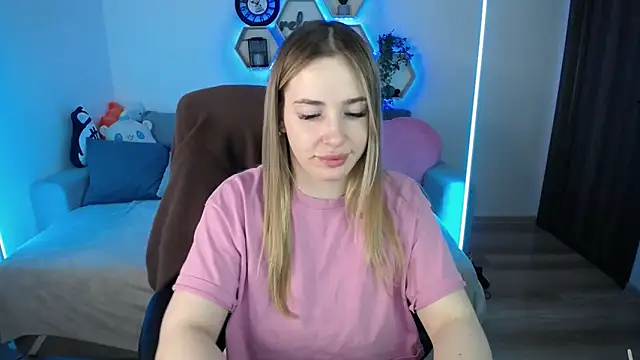 SabrinViolet online show from March 18, 2026, 9:12 am