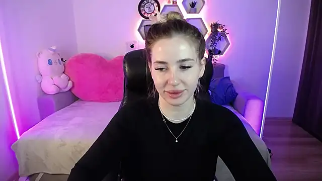 SabrinViolet online show from April 3, 2026, 8:12 am