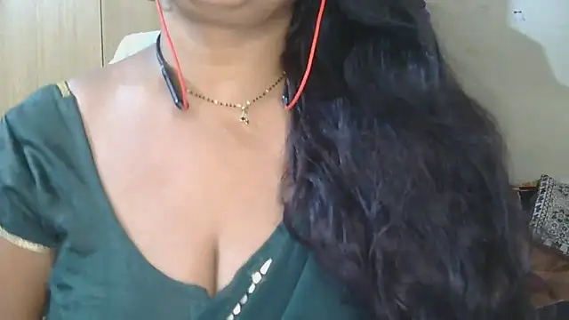 Snapshot of Cute_Ruhi99 chatting on October 8, 2025, 6:55 am Cute Ruhi99 online show from October 8, 2025, 6:55 am