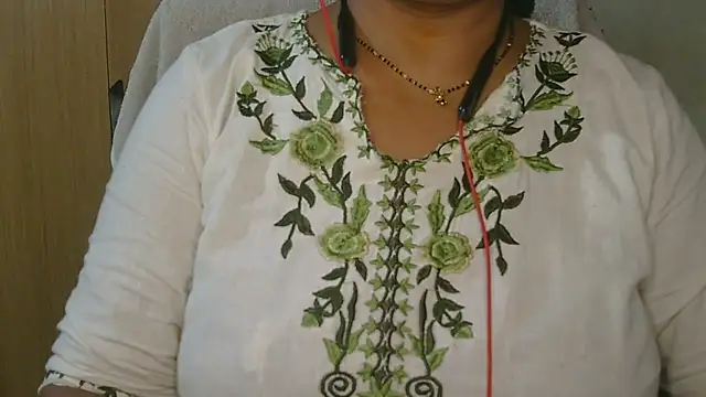 Snapshot of Cute_Ruhi99 chatting on April 27, 2026, 8:01 am Cute Ruhi99 online show from April 27, 2026, 8:01 am