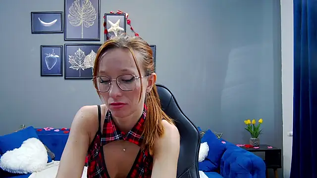 AnneHove online show from February 14, 2025, 8:21 am