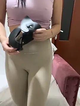 gizemseks online show from November 13, 2025, 6:23 am