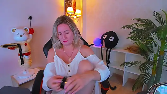 AriFleow online show from October 22, 2025, 12:38 pm