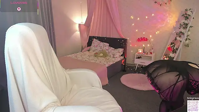 lilly Cherry  online show from January 11, 2026, 11:26 am