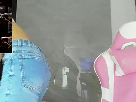 Snapshot of PamelaAnderson_2 chatting on March 9, 2025, 3:54 am PamelaAnderson 2 online show from March 9, 2025, 3:54 am